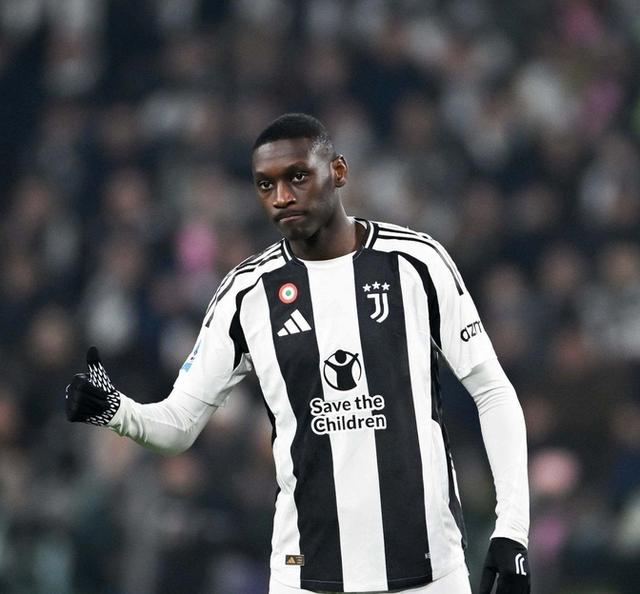 半岛体育综合官网-尤文图斯中场当家球星备战新赛季挑战的简单介绍