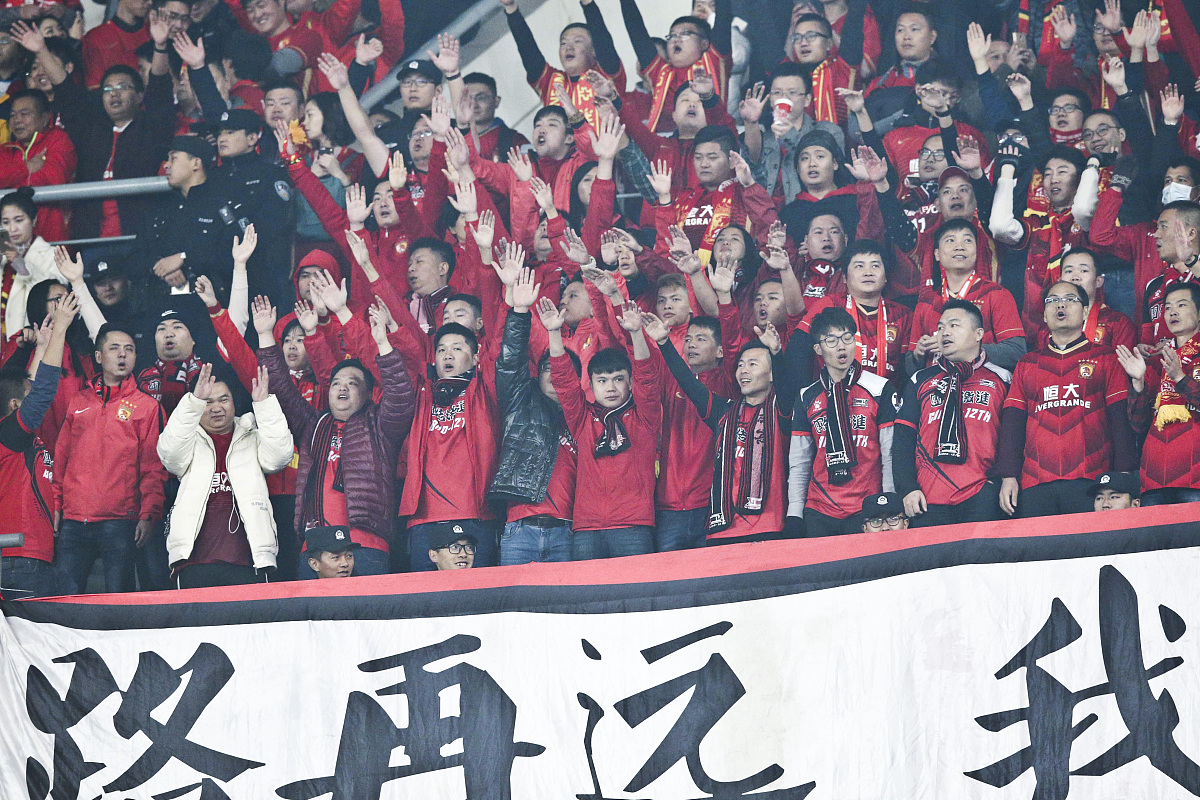 半岛官网入口-包含紧张刺激的对抗局面再现，球队全力以赴决战到底的词条