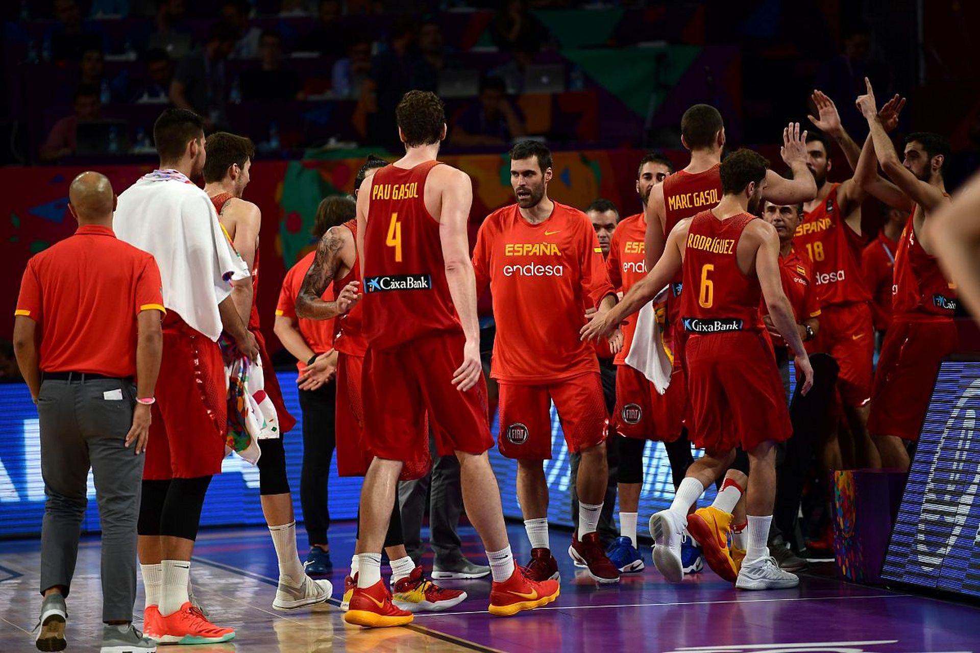 半岛体育app安装-包含南美洲篮球队员在国际比赛中开创新局面，备受赞誉的词条