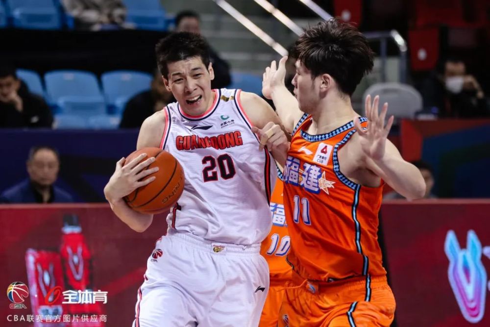 半岛体育在线官网-外援大爆发，华南虎轻取胜利