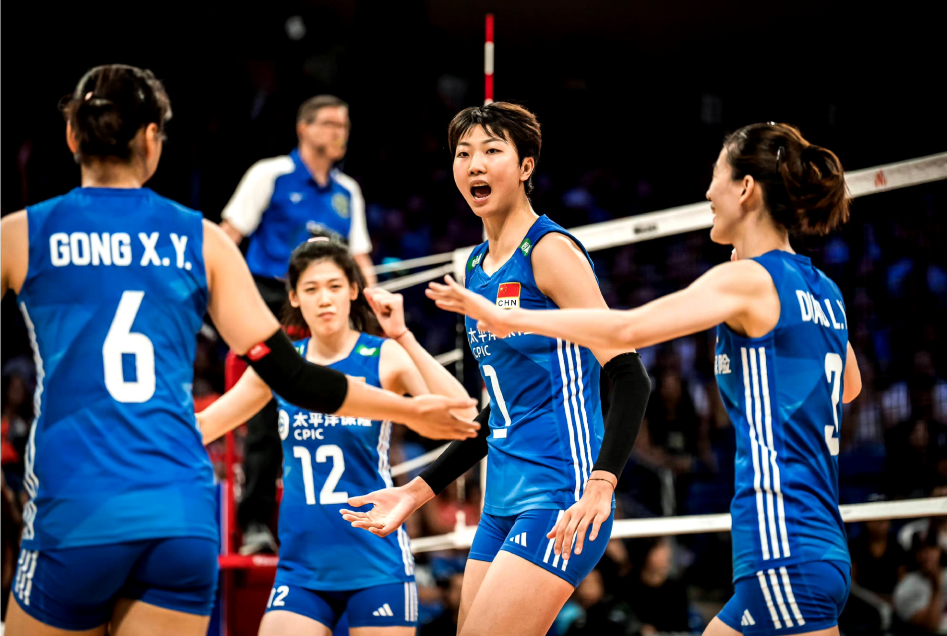 半岛体育在线网站-波兰女队豪取胜利，夺得晋级资格