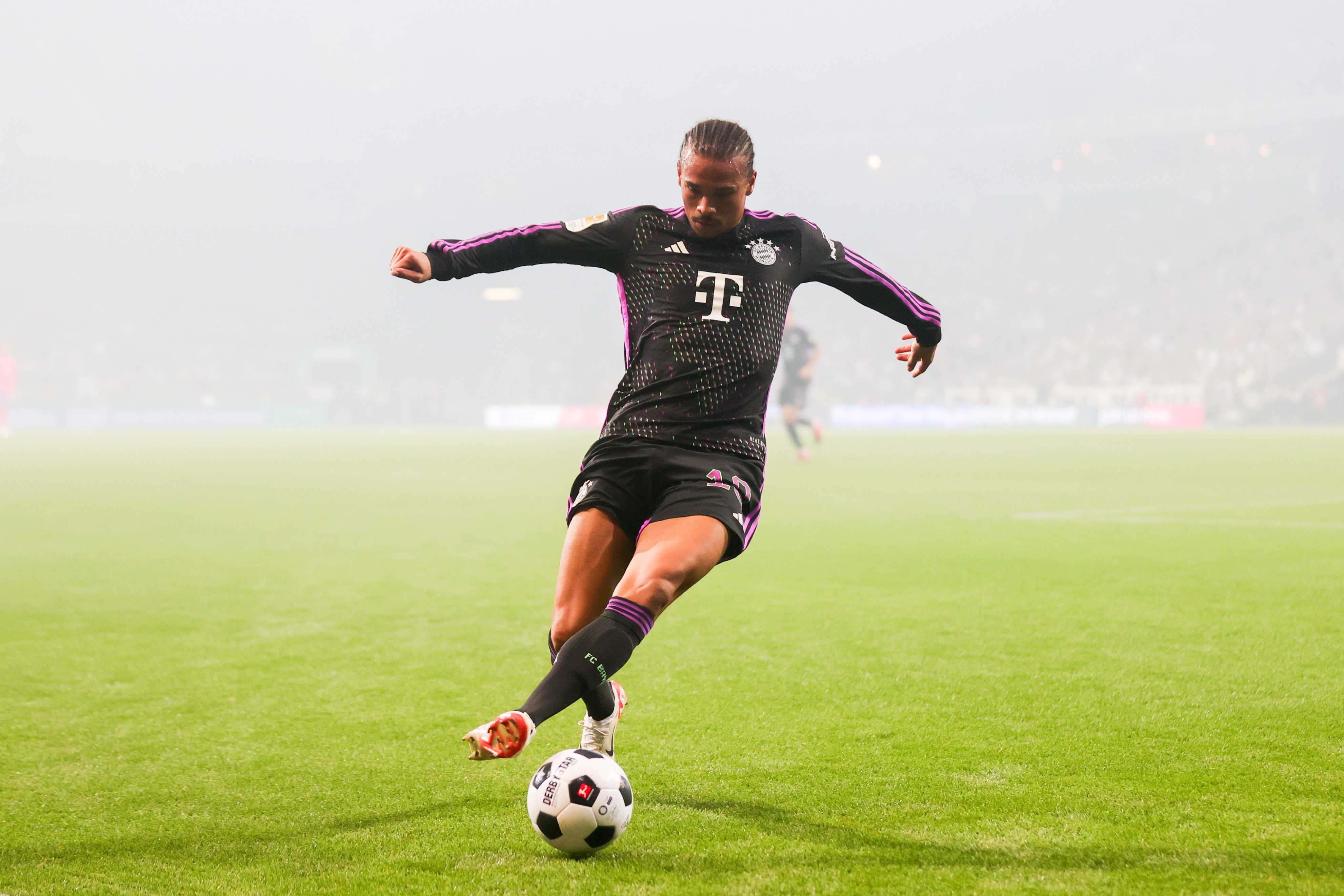 半岛体育在线登录-包含曼联大胜切尔西，豪取英超领跑位置的词条