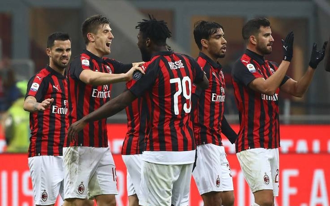 半岛体育登录入口-AC米兰重返领跑位置，意甲竞争激烈的简单介绍