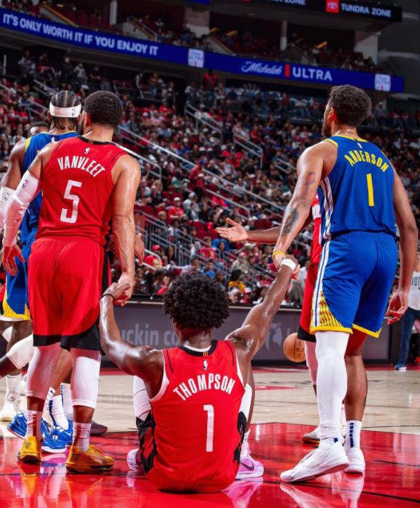 半岛体育在线登录-关于阿森纳门将扑出关键球，助球队逼平对手的信息